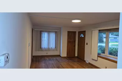 4574 N 107th St, Wauwatosa, WI 53225 - Photo 9