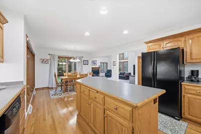 1264  Creekside Ln, Grafton, WI 53024 - Photo 15
