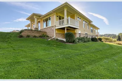 W129N6745  Northfield Cir, Menomonee Falls, WI 53051 - Photo 3