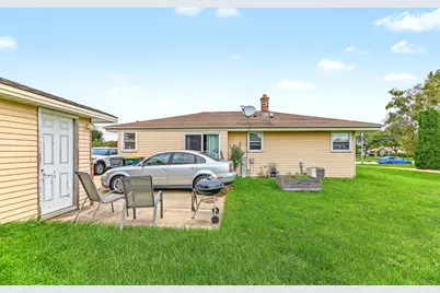 10090 S Oak Ln, Oak Creek, WI 53154 - Photo 11