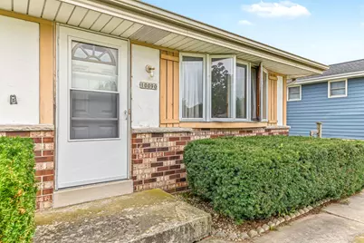 10090 S Oak Ln, Oak Creek, WI 53154 - Photo 5
