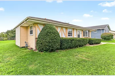 10090 S Oak Ln, Oak Creek, WI 53154 - Photo 3