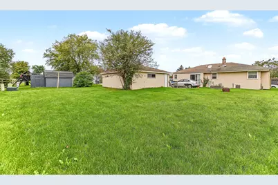 10090 S Oak Ln, Oak Creek, WI 53154 - Photo 9