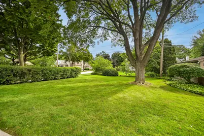 2576  Pasadena Blvd, Wauwatosa, WI 53226 - Photo 37