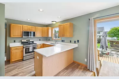 6605  Carlton Dr, Madison, WI 53718 - Photo 9