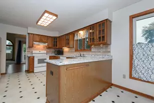 W156N5486 Bette Dr, Menomonee Falls, WI 53051 - Photo 9