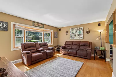 2434 W Edgerton Ave, Milwaukee, WI 53221 - Photo 9