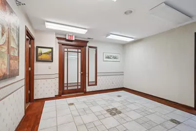 N63W23524  Silver Spring Dr #1, Sussex, WI 53089 - Photo 5