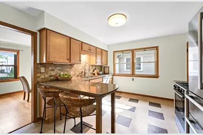 2563 N 71st St, Wauwatosa, WI 53213 - Photo 11