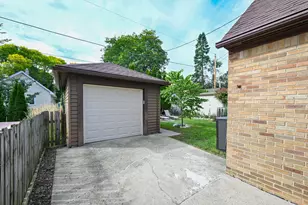 2563 N 71st St, Wauwatosa, WI 53213 - Photo 27