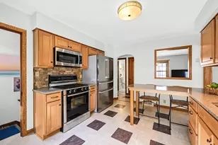2563 N 71st St, Wauwatosa, WI 53213 - Photo 13