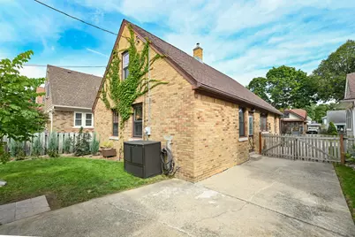 2563 N 71st St, Wauwatosa, WI 53213 - Photo 27