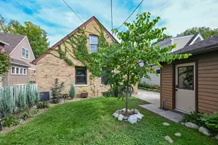 2563 N 71st St, Wauwatosa, WI 53213 - Photo 31