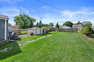 2871 S 85th St, West Allis, WI 53227 - Photo 21