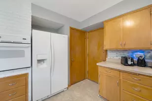 5937 N Sidney Pl, Glendale, WI 53209 - Photo 7