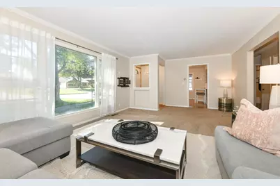 11310 W Wisconsin Ave, Wauwatosa, WI 53226 - Photo 5