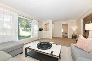 11310 W Wisconsin Ave, Wauwatosa, WI 53226 - Photo 5
