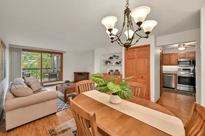 6100 W Stonehedge Dr #347, Greenfield, WI 53220 - Photo 3