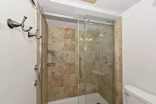 6100 W Stone Hedge Dr, Greenfield, WI 53220 - Photo 15