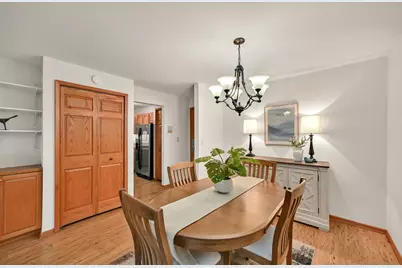 6100 W Stonehedge Dr #347, Greenfield, WI 53220 - Photo 5