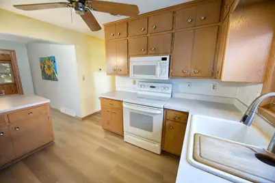 3262 S Whitnall Ave, Milwaukee, WI 53207 - Photo 11