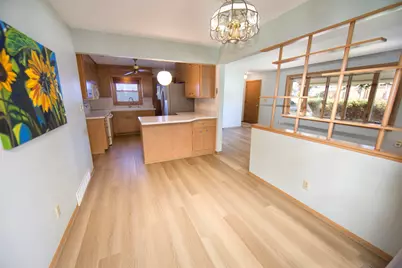 3262 S Whitnall Ave, Milwaukee, WI 53207 - Photo 7