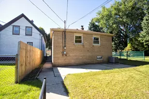 3262 S Whitnall Ave, Milwaukee, WI 53207 - Photo 27