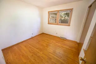 3262 S Whitnall Ave, Milwaukee, WI 53207 - Photo 23