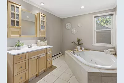 4858 N Iroquois Ave, Glendale, WI 53217 - Photo 9