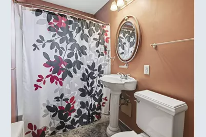 4858 N Iroquois Ave, Glendale, WI 53217 - Photo 13