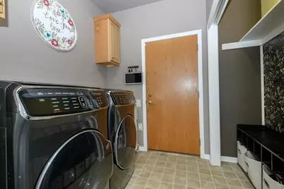 1887  Wayside Dr, Hartford, WI 53027 - Photo 17
