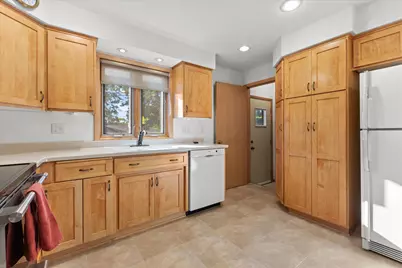 800  Echo Ln, Racine, WI 53406 - Photo 7