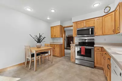 800  Echo Ln, Racine, WI 53406 - Photo 5