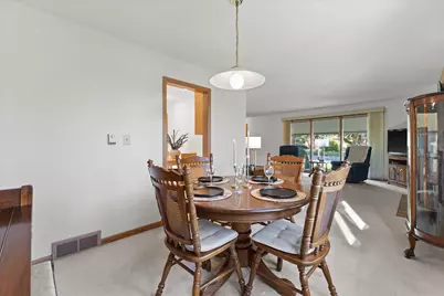 800  Echo Ln, Racine, WI 53406 - Photo 9