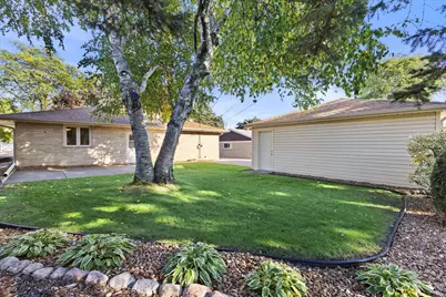 800  Echo Ln, Racine, WI 53406 - Photo 3