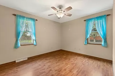 8169 S Wilding Dr, Oak Creek, WI 53154 - Photo 17