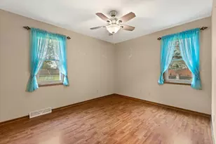 8169 S Wilding Dr, Oak Creek, WI 53154 - Photo 17