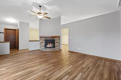 8169 S Wilding Dr, Oak Creek, WI 53154 - Photo 3