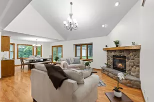 4110 W Carpenter Ave, Greenfield, WI 53221 - Photo 7