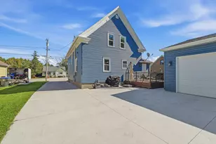 717 Madison Ave, Howards Grove, WI 53083 - Photo 31