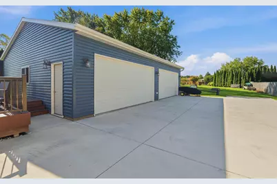 717  Madison Ave, Howards Grove, WI 53083 - Photo 25