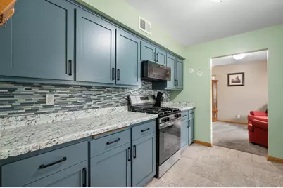 9537 W Sarasota Pl, Wauwatosa, WI 53222 - Photo 9