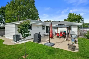 9537 W Sarasota Pl, Wauwatosa, WI 53222 - Photo 23