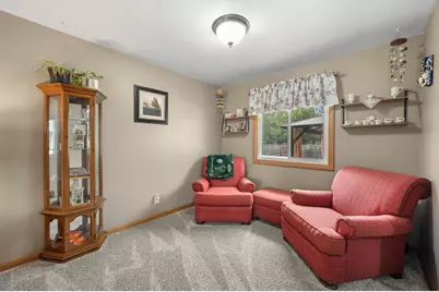 9537 W Sarasota Pl, Wauwatosa, WI 53222 - Photo 5