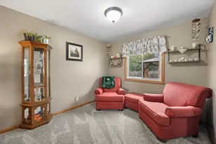 9537 W Sarasota Pl, Wauwatosa, WI 53222 - Photo 5