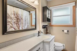9537 W Sarasota Pl, Wauwatosa, WI 53222 - Photo 17