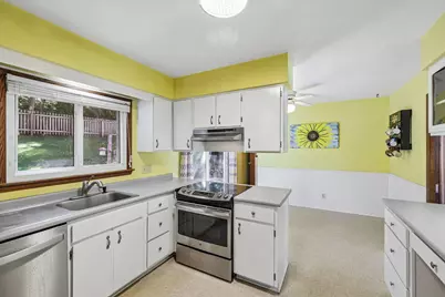 724  Cloute St, Fort Atkinson, WI 53538 - Photo 9