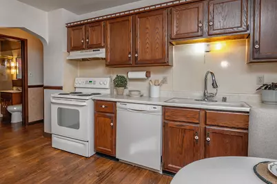 7519 W Clarke St, Wauwatosa, WI 53213 - Photo 9