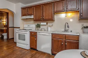 7519 W Clarke St, Wauwatosa, WI 53213 - Photo 9