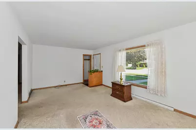 3642  Charles St, Racine, WI 53402 - Photo 5